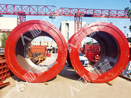 Cement pipe mould for large caliber socket